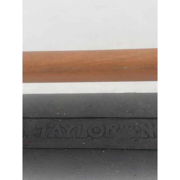 Vintage Taylor & Ng Bacon Press Cast Iron Wooden Handle Pig Design Home Kitchen - Picture 2 of 9